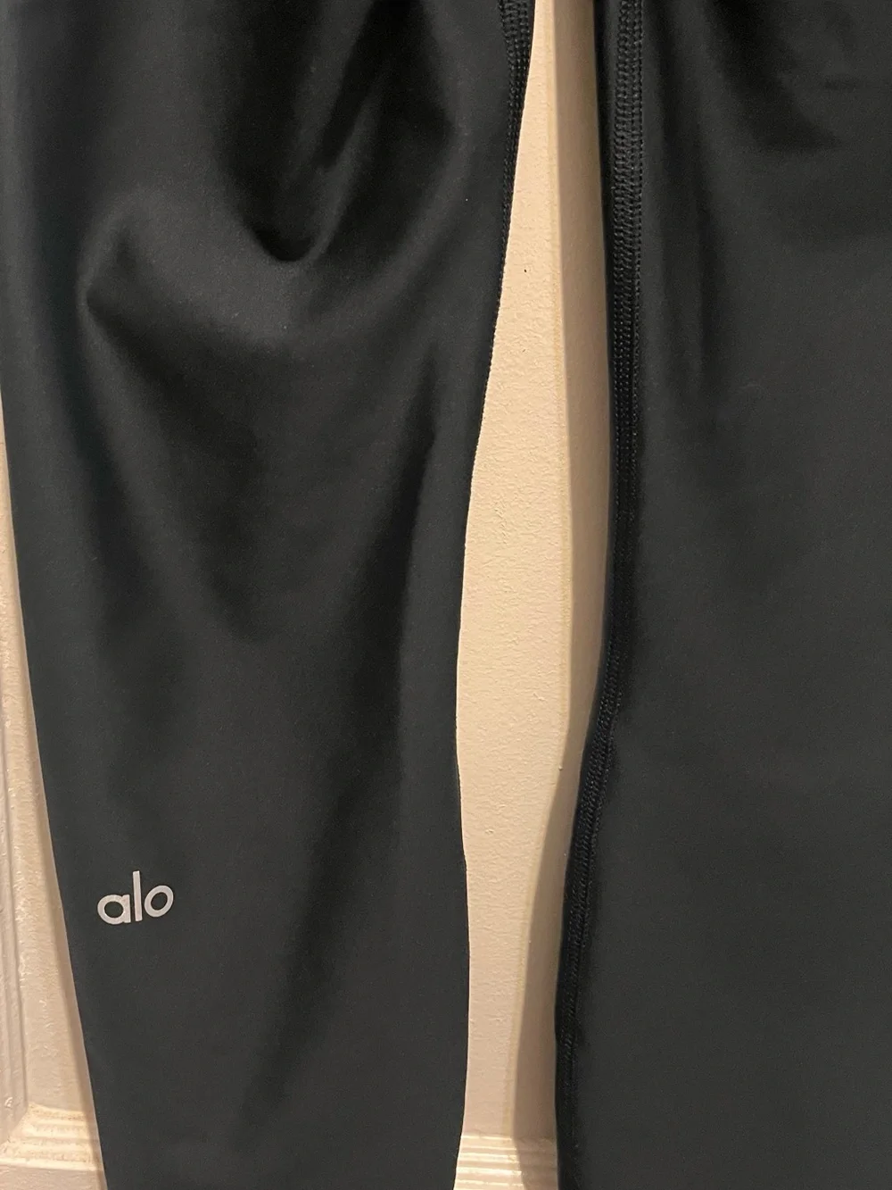ALO Yoga sleek black